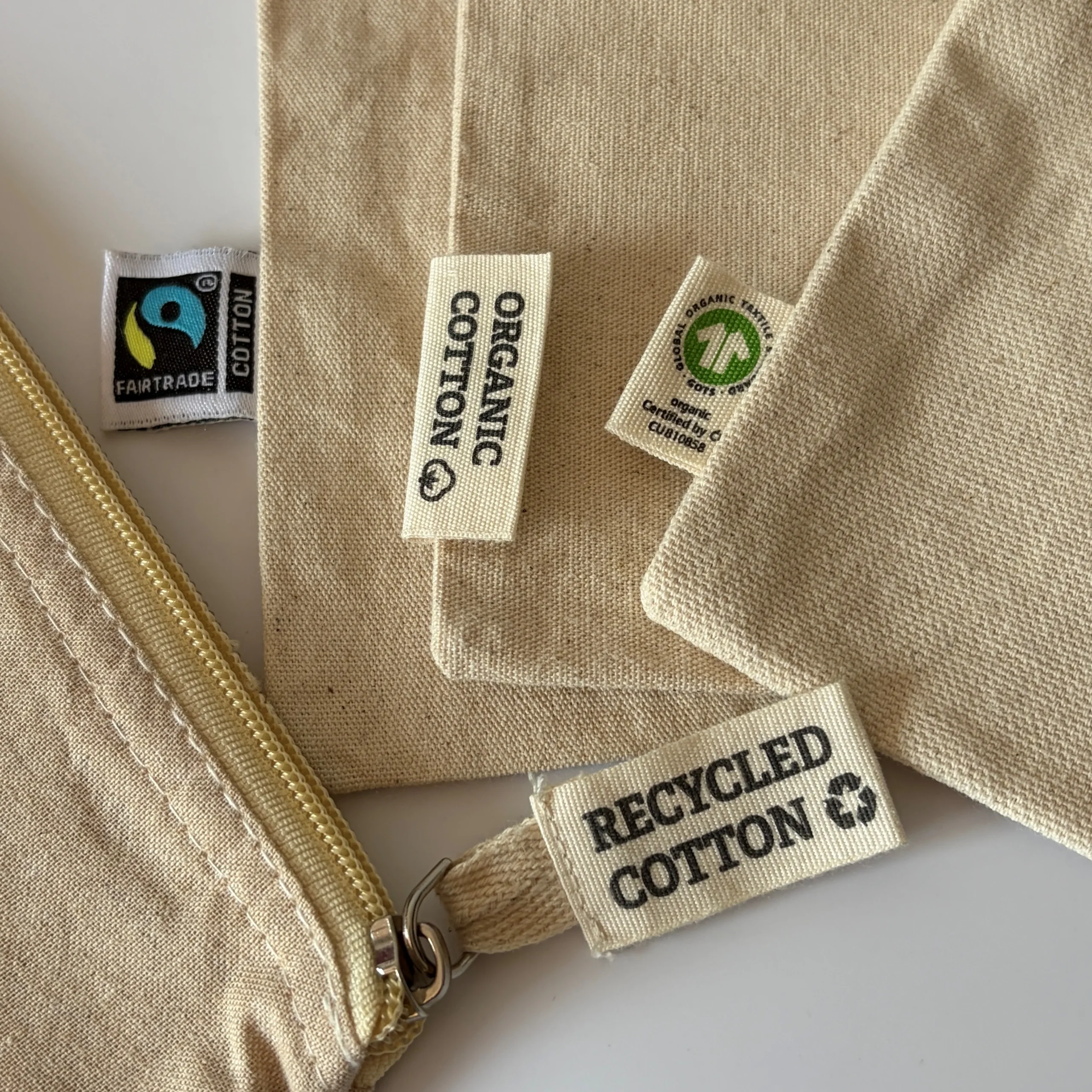Lire la suite à propos de l’article COTON GOTS, GRS, Fairtrade : Le guide pour bien choisir son coton certifié
